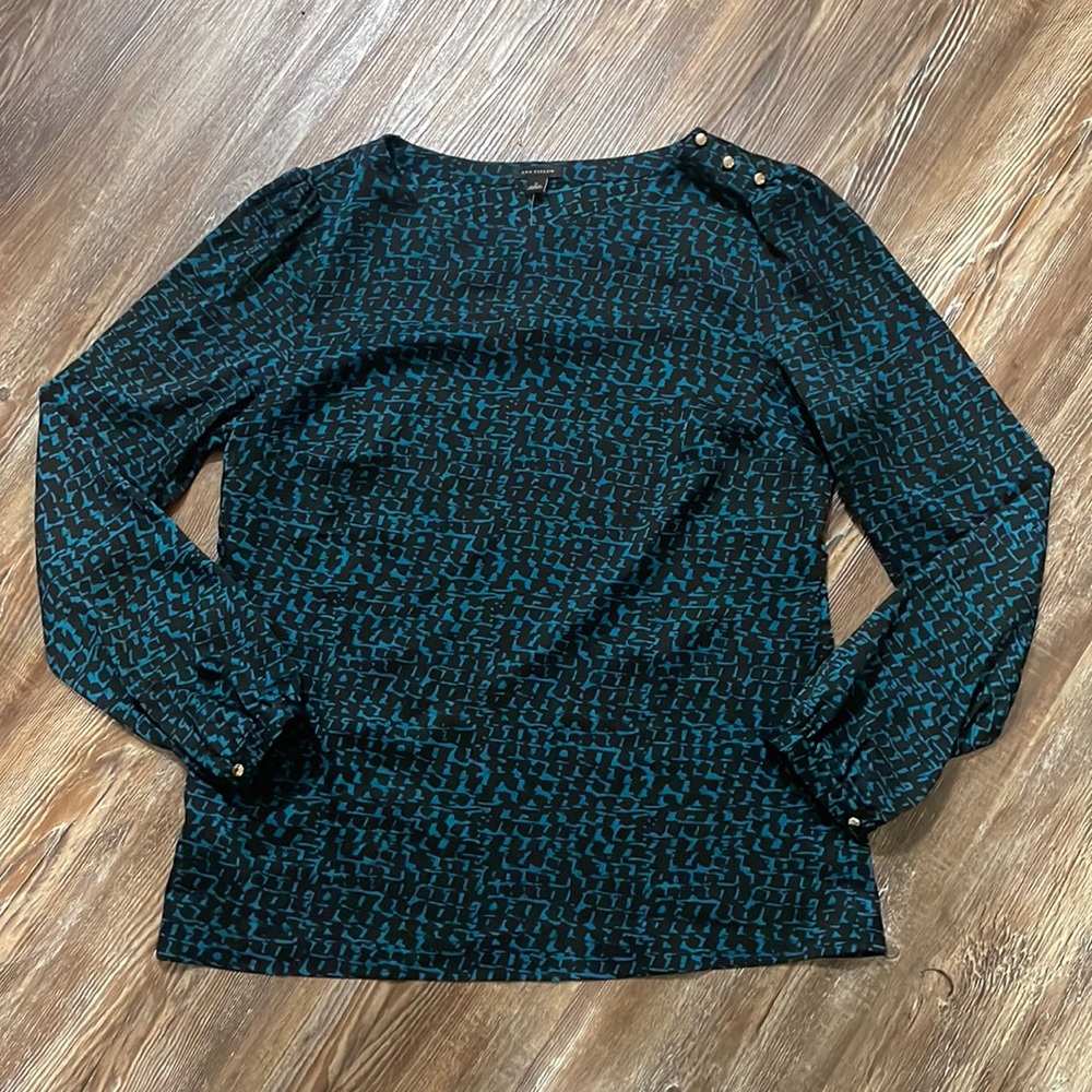 NWT Ann Taylor Patterned Blouse with Shoulder Buttons